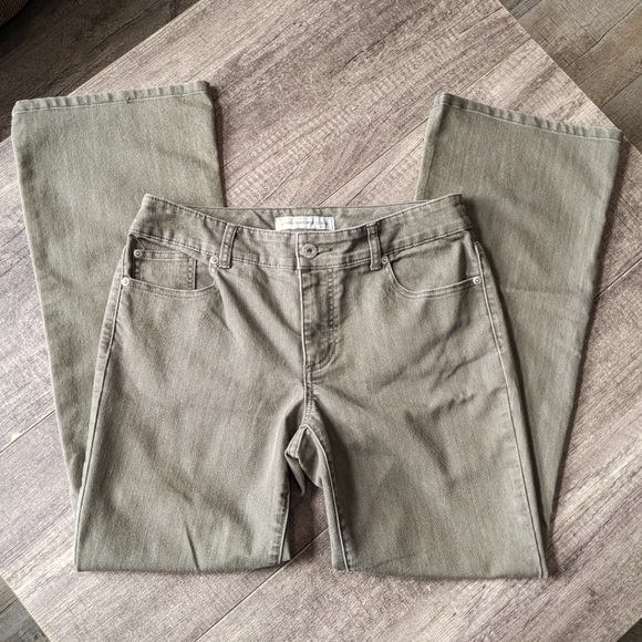 Chico's Platinum Denim Ultimate Fit Barely Flare Jeans Olive Green Size 0.5 - Picture 1 of 7